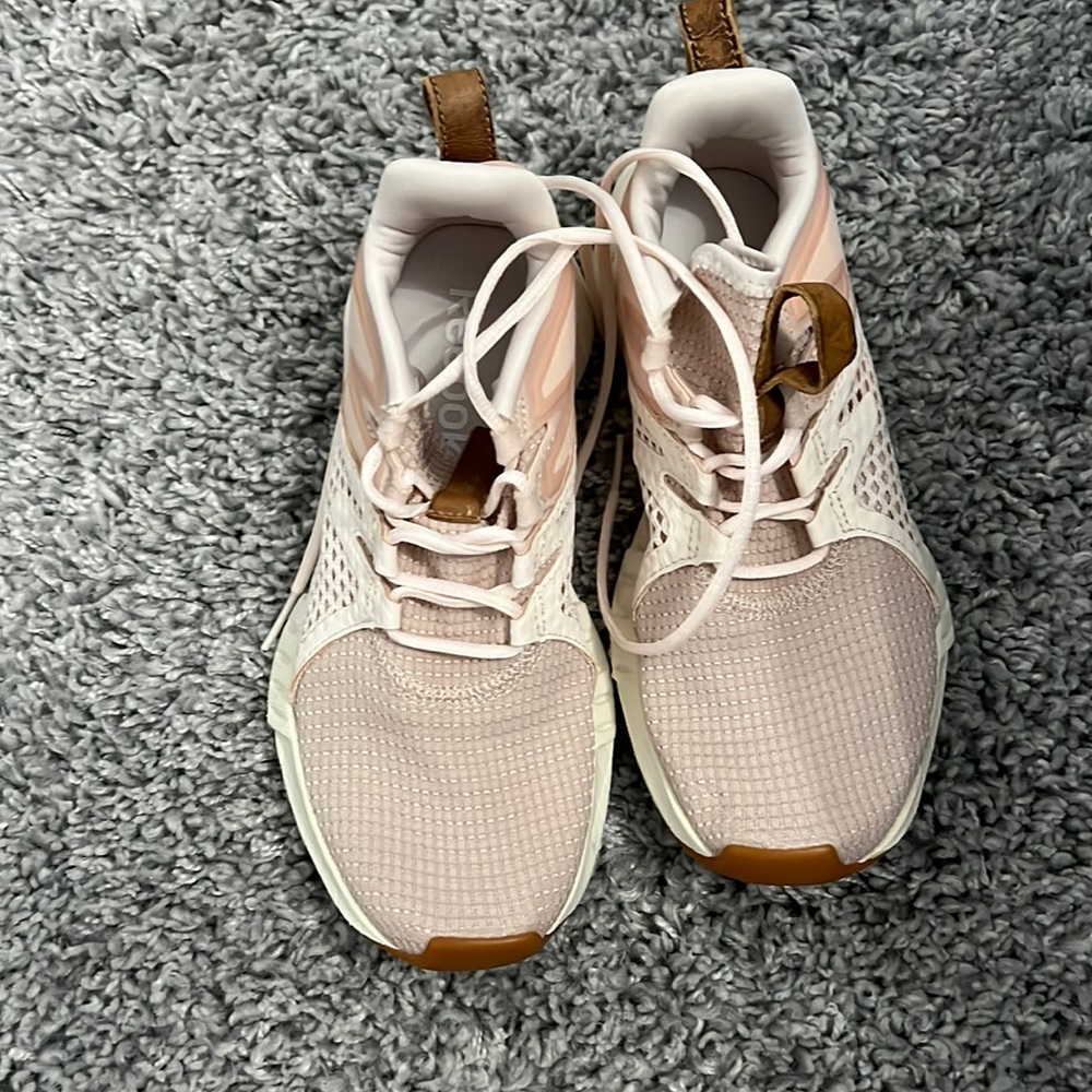 Rebok Pink size 6 in women’s